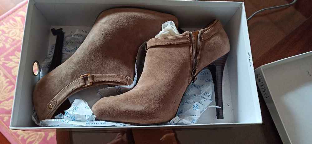Bota Guess, tamanho 39