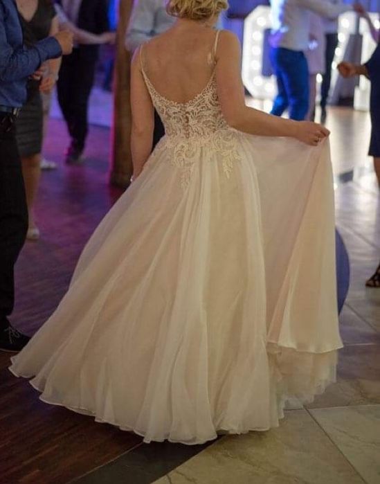 Przepiekna suknia ślubna w kolrze beżu/cappuccino