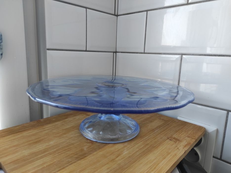 Patera Ząbkowice Drozd niebieska , duża na nóżce grube szkło serca