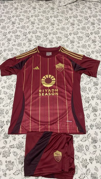 Camisola e calção do Roma