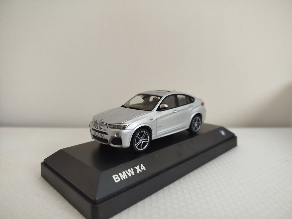 Miniatura BMW X4 1/43