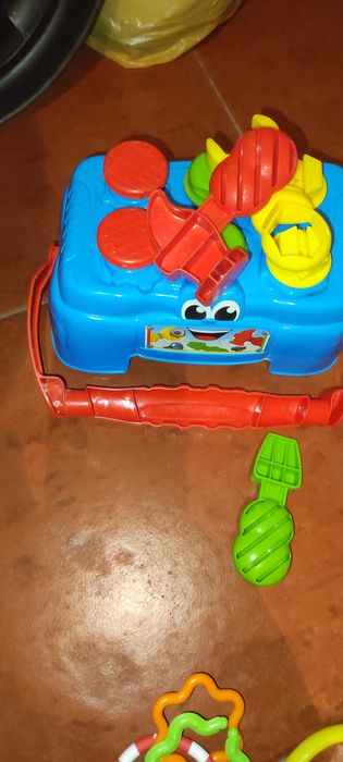 Lote de brinquedos de bebé e criança