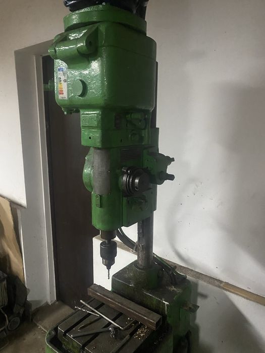 Gwinciarka wiertarka z posuwem