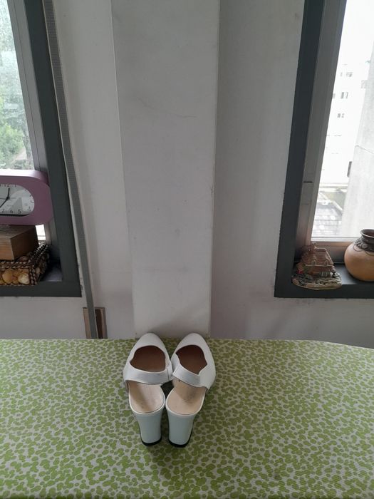 Vendo Sapatos de Senhora muito bonitos como novos