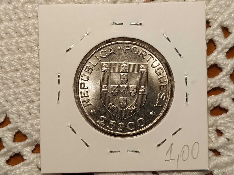 Portugal - moeda de 25 escudos de 1981 Ano int. do Deficiente
