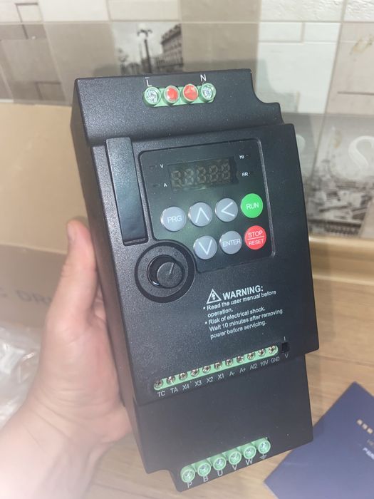 Частотный преобразователь частоты вход с 220в на выход 380 в  5.5 кВт