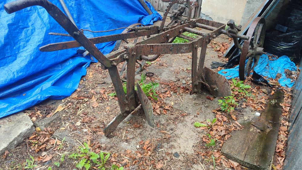 Pług konny dwu skibowy antyk PRL