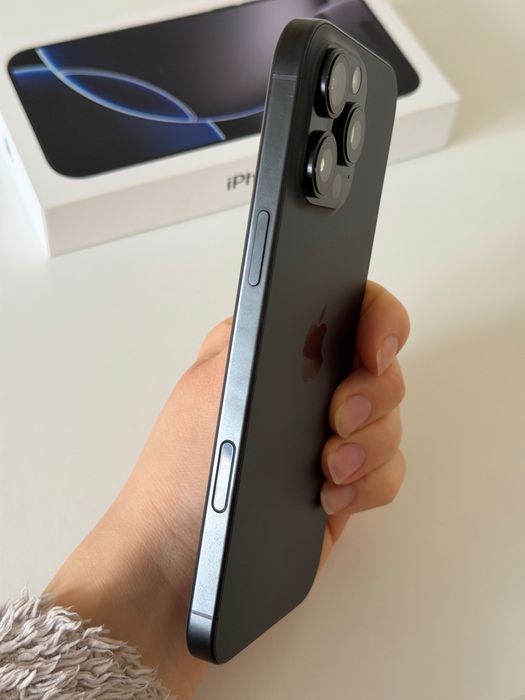 iPhone 16 Pro Max 1TB з безкоштовними чохлами та склом