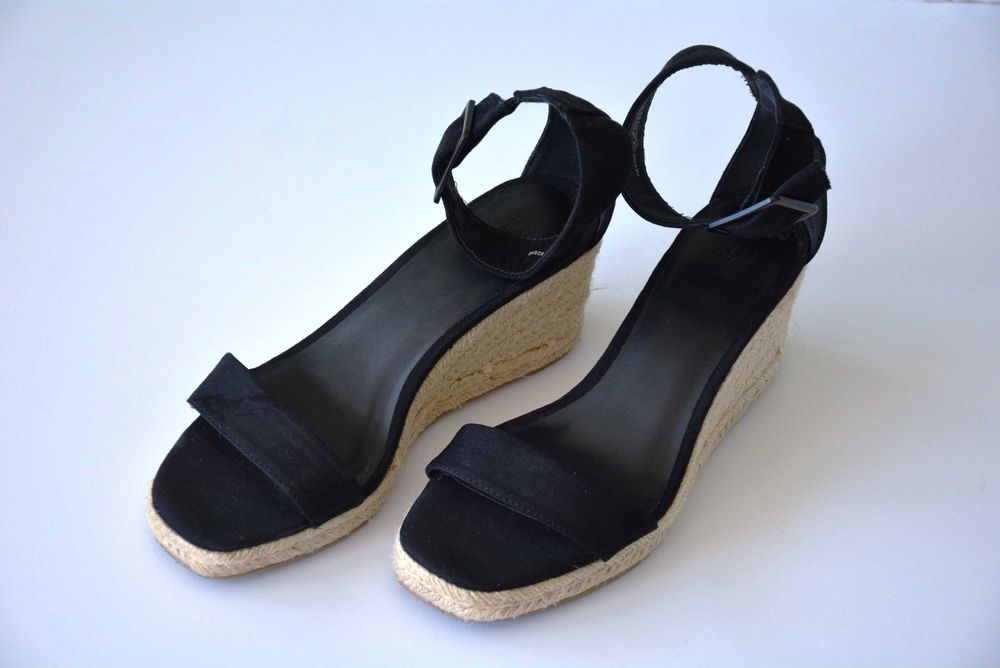 Sandały na koturnie espadryle