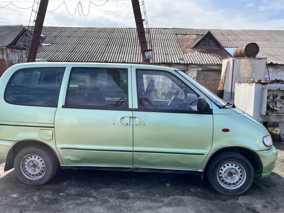 Продам Nissan serena