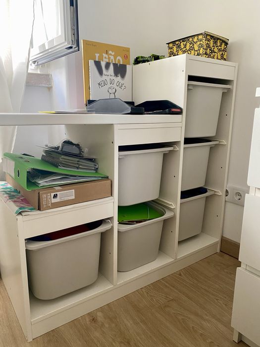 Duas combinação de arrumação bran/cinz