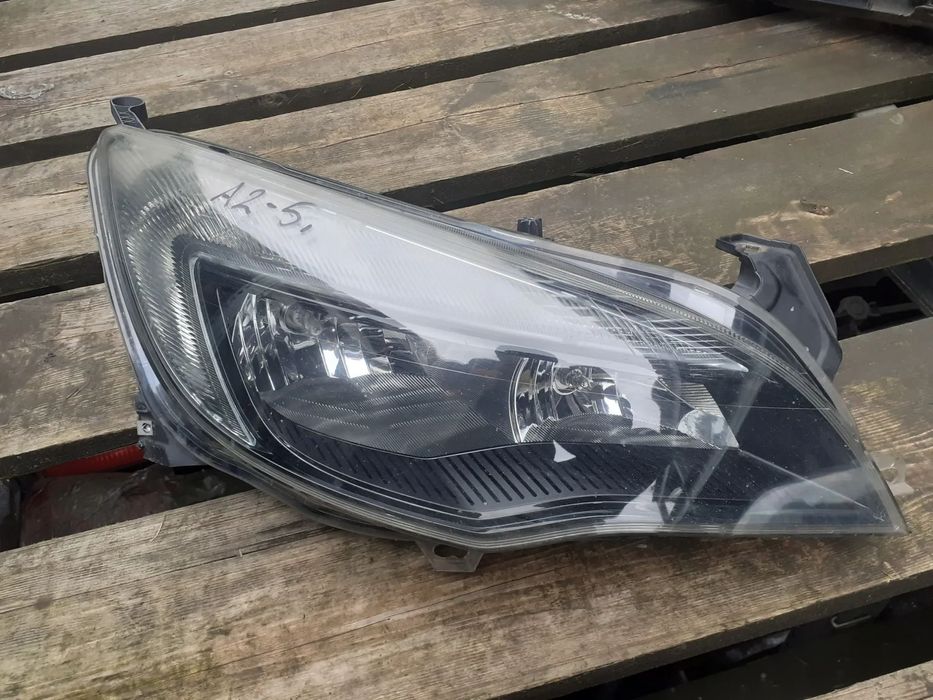 .  PRZOD PRZEDNIA LAMPA PRAWA OPEL ASTRA J CZARNA LIFT
