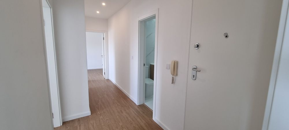 Vende-se  t2 remodelado Torre Marinha Arrentela
