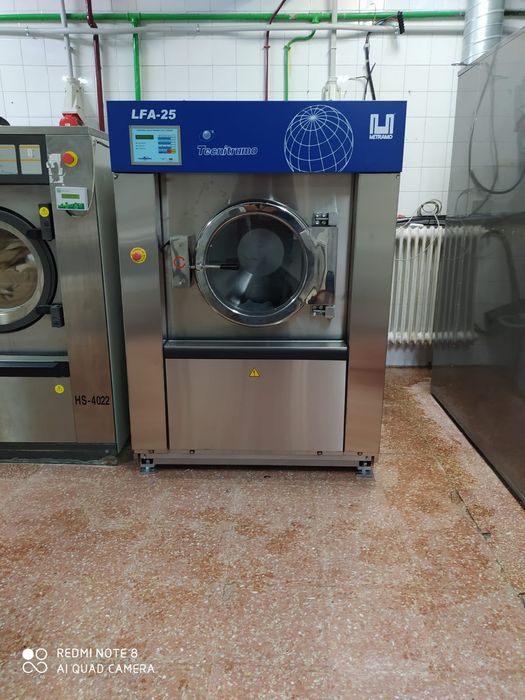 Lavandaria máquina de lavar roupa lares self service