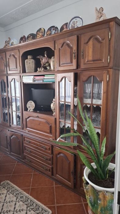 Sala completa em madeira maciça