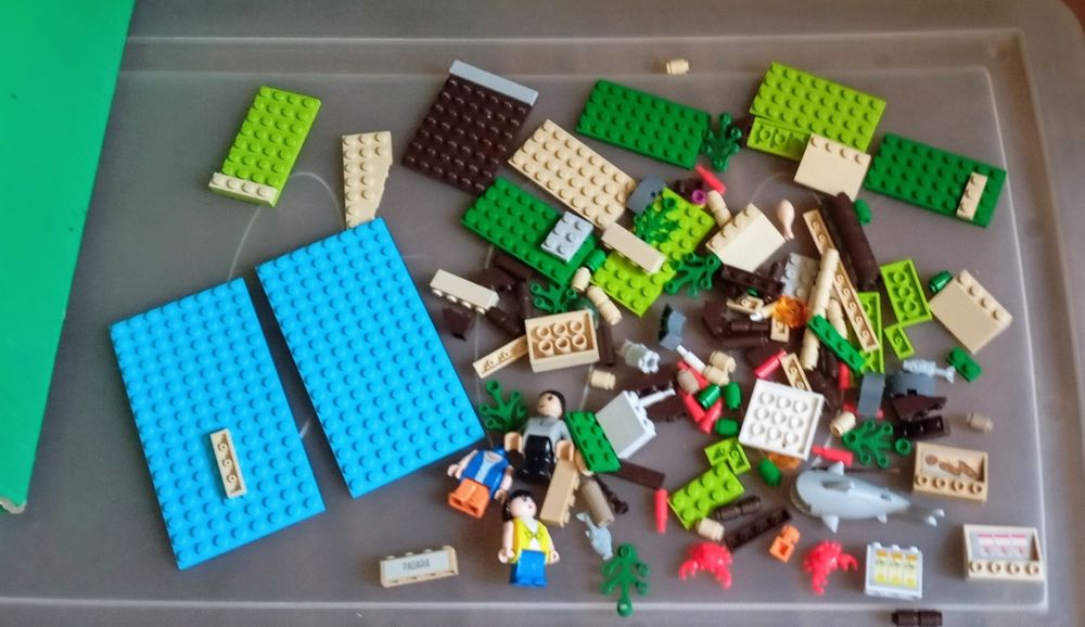 Peças de construção tudo 13€.Não é Lego.