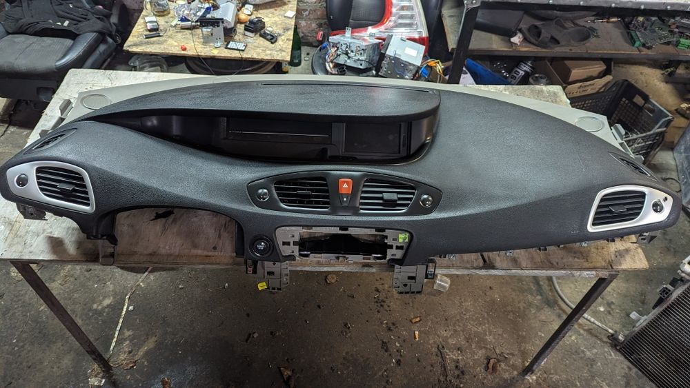 Торпеда, панель безпеки, Renault Scenic 3 681000060R