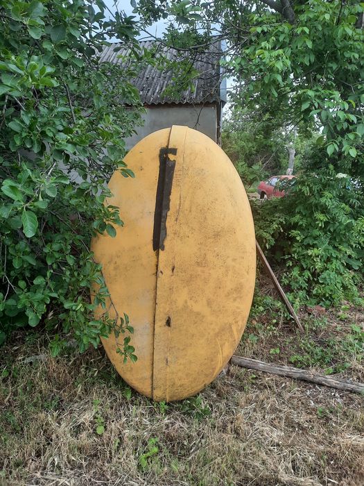 Продам бочку на шасси