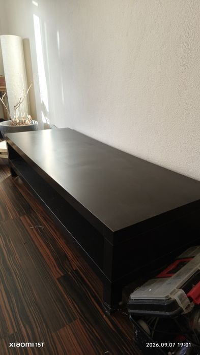 Mesa se sala para televisão
