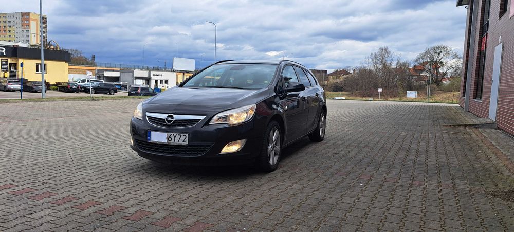 Opel Astra J 2011 rok 1.4 140 KM Hak