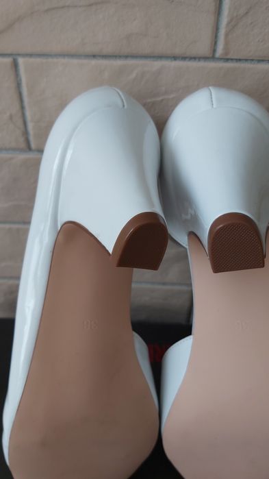 Лодочки CELEBRITA 38 розмір.Нові. Весільні. ШИКАРНІ.