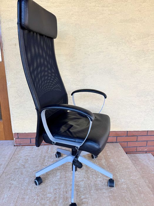 Fotel ergonomiczny biurowy Markus Ikea skóra czarny regulowany krzesło