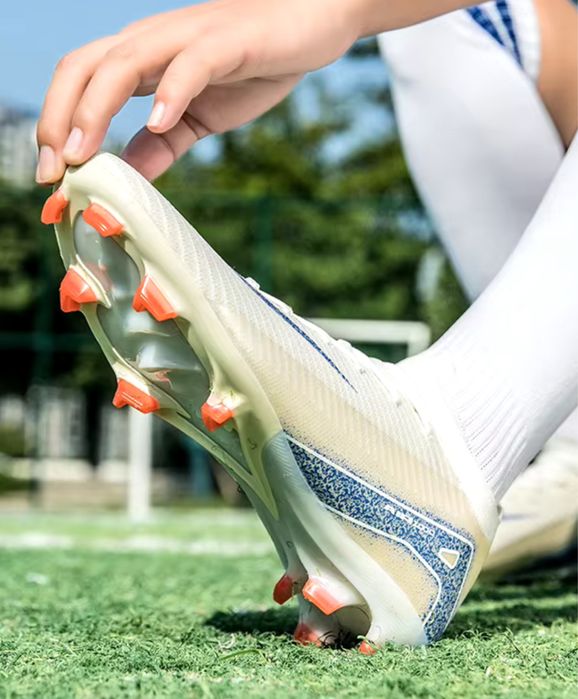 Buty piłkarskie obuwie sportowe futbolówki korki skarpeta lanki