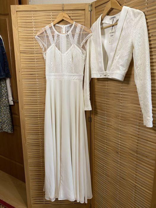 Белое платье и пиджак