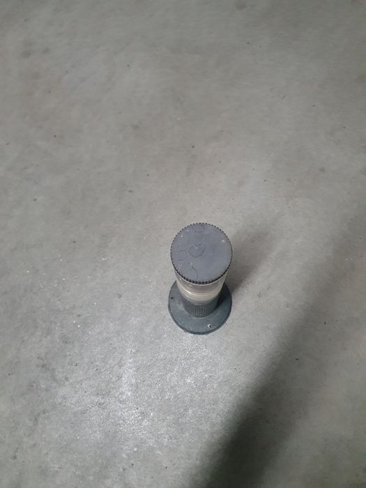 3 candeeiros de jardim em bom estado.