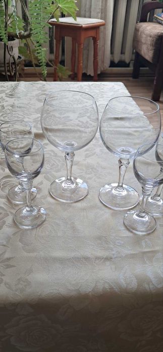 Рюмки, бокалы, стопки (цветное стекло, хрусталь)