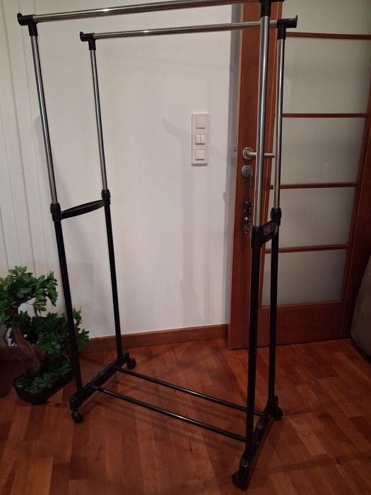 Charriot Ikea cromado e preto