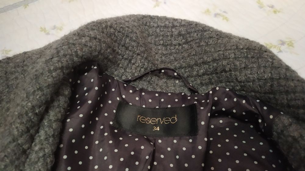 Elegancki płaszcz rozmiar 34 Reserved rękaw 3/4 z 40% wełna wiosenny