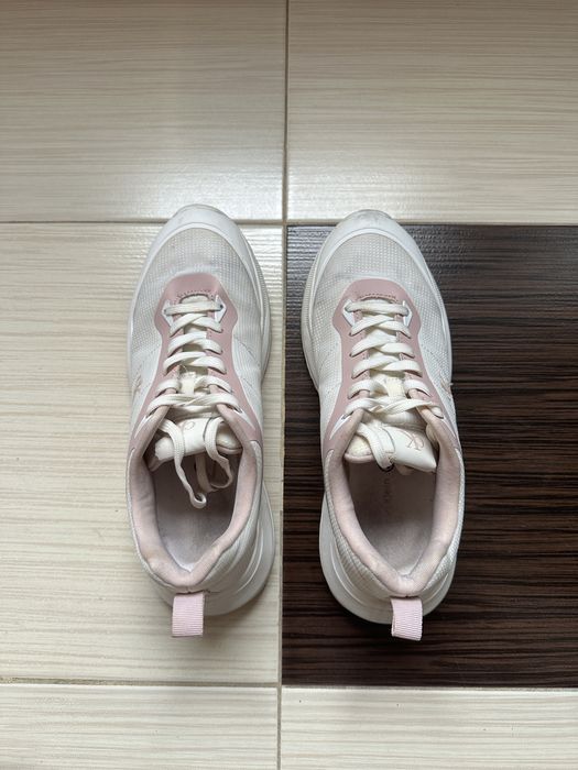Calvin Klein białe sneakersy damskie 38 – lekkie buty z siateczki na co dzień