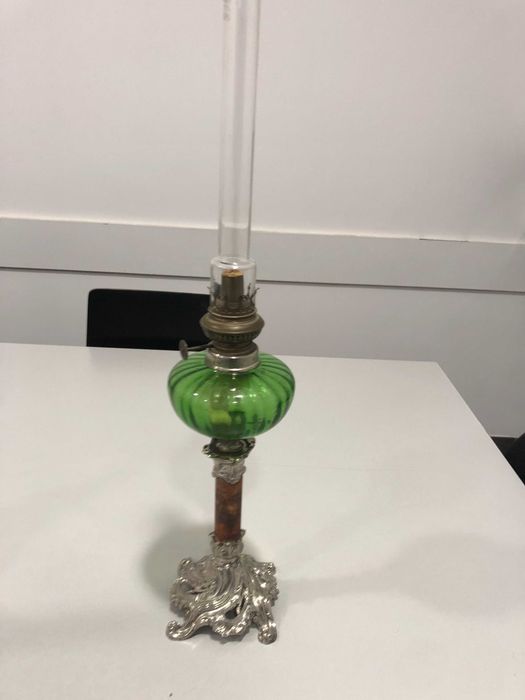 Kolumnowa lampa naftowa secesja.