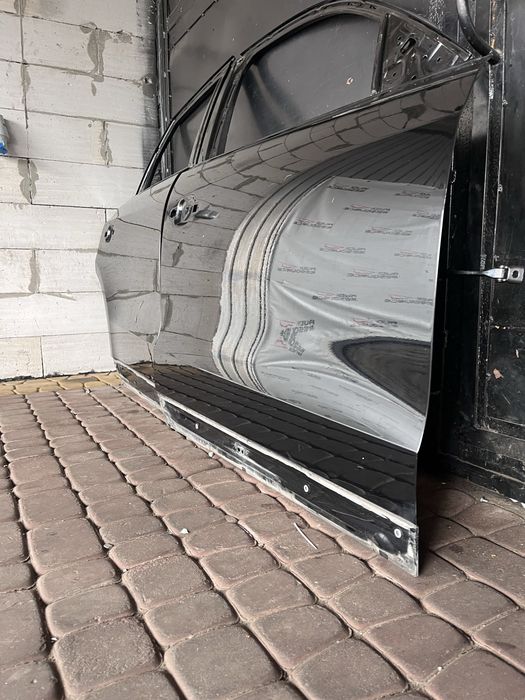 Двері праві передні задні Audi Q5 8R0 LY9B в колір дверь двери