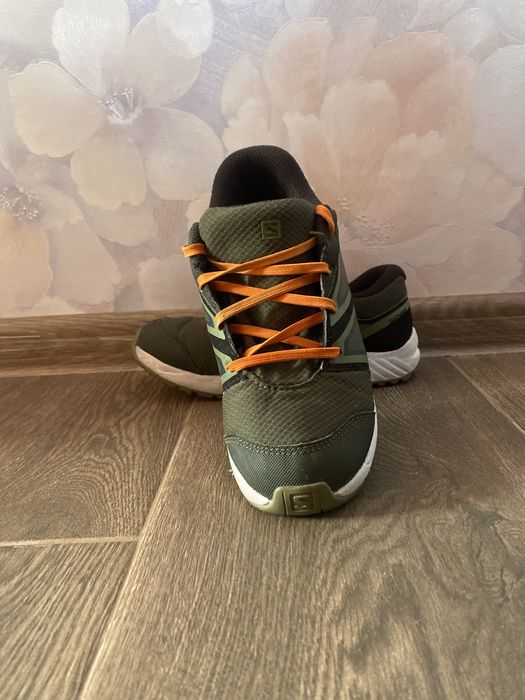 Продам кросівки на хлопчика Salomon