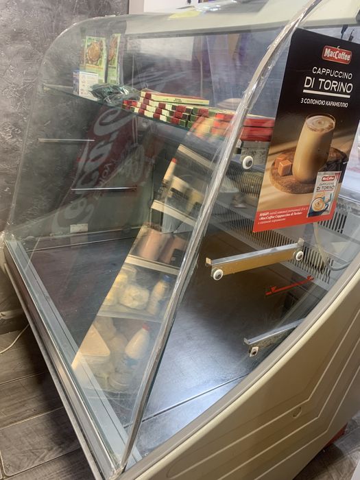 Продається холодильна вітрина