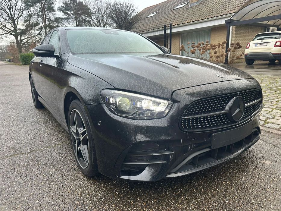 Mercedes-Benz Klasa E Czarny Mercedes E300 AMG 2.0 hybrid 320KM 2021 rok