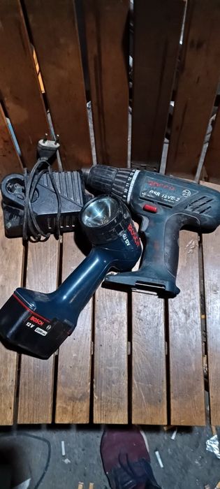 Latarka, wkrętarka, ładowarka Bosch