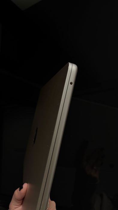 Продам  Apple Macbook  15 m2