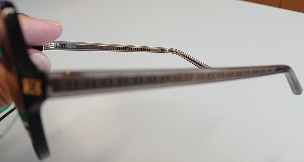 Óculos de Sol com caixa da marca ESCADA