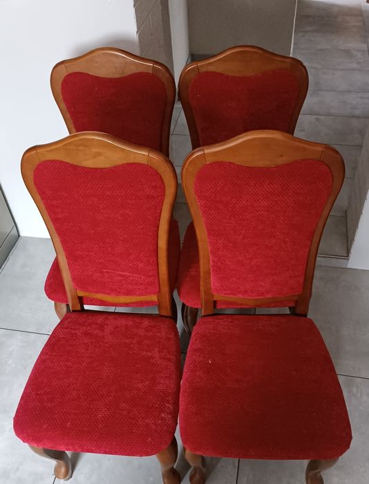 Krzesła na profilach z litego drewna