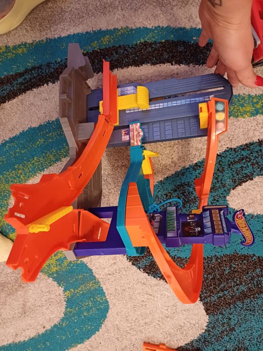 Hot wheels , zestawy resoraki , monster truck