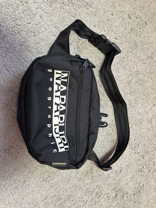 Бананка Napapijri