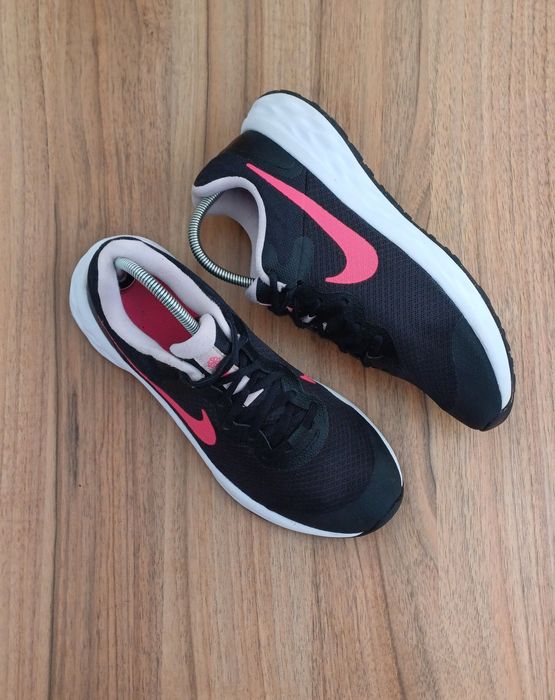 Nike Revolution 6 підліткові літні кросівки / жіночі бігові кросовки сітка 37-38р