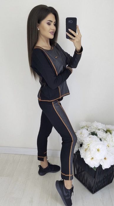 Жіночий костюм , розмір М