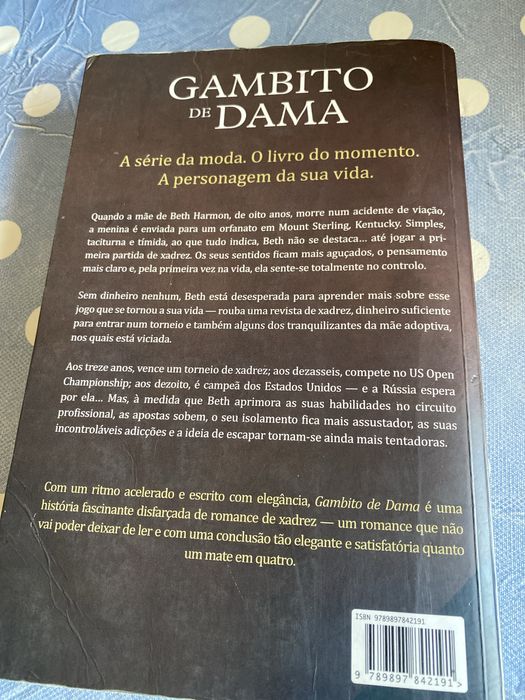 Livro “ Gambito de dama” de Walter tevis