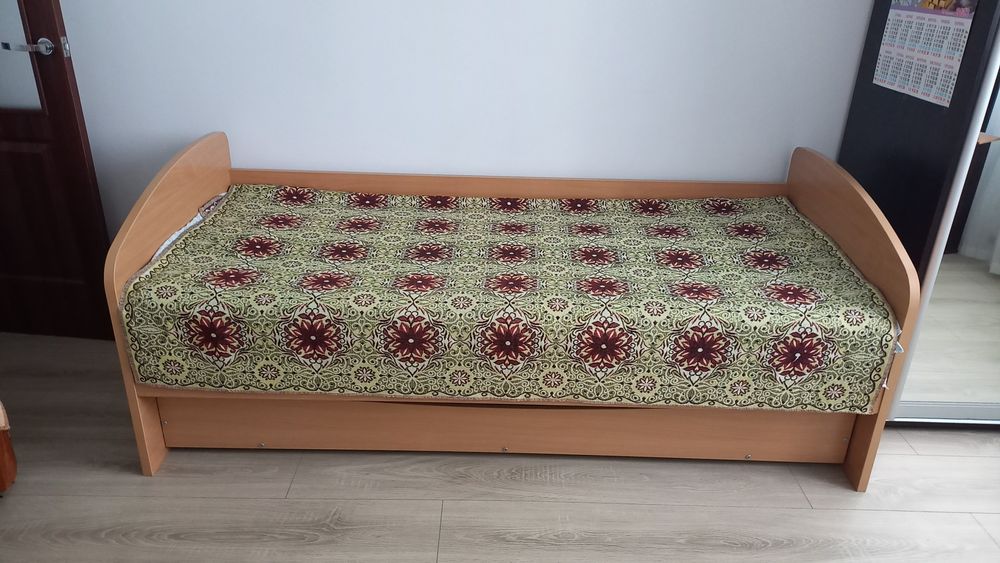 Продаётся кровать в очень хорошом состоянии с ортопедическим матрасом.