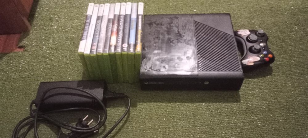 Xbox 360E + pad + gry