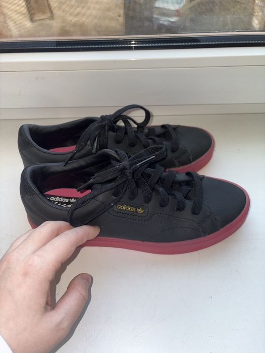 Жіночі кросівки adidas sleek (g27341)35 розмір